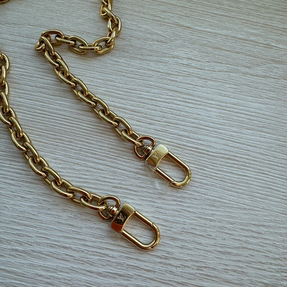 Authentic Louis Vuitton chain for handbag (brand new) - Picture 3 of 3